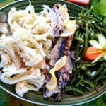 Plat de crudité frais préparé pendant la Descente de la Tsiribihina.